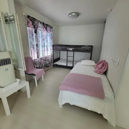 Saunallinen Rivitalon Paeaety Asunto Kahdella Terassilla