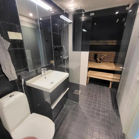 Saunallinen Rivitalon Paeaety Asunto Kahdella Terassilla