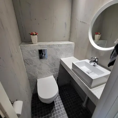 Saunallinen Rivitalon Paeaety Asunto Kahdella Terassilla Apartment