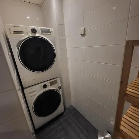 Saunallinen Rivitalon Paeaety Asunto Kahdella Terassilla