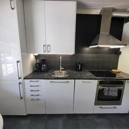 Apartment Saunallinen Rivitalon Paeaety Asunto Kahdella Terassilla Turku