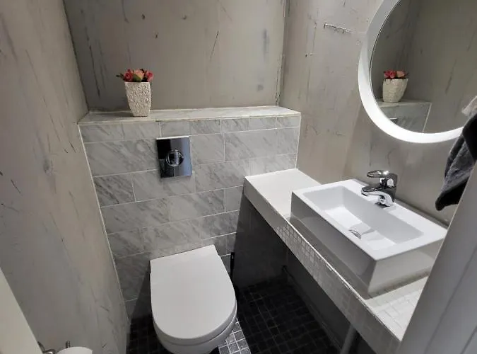 Saunallinen Rivitalon Paeaety Asunto Kahdella Terassilla Apartamento