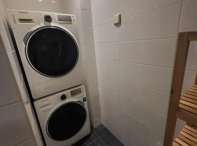 Saunallinen Rivitalon Paeaety Asunto Kahdella Terassilla