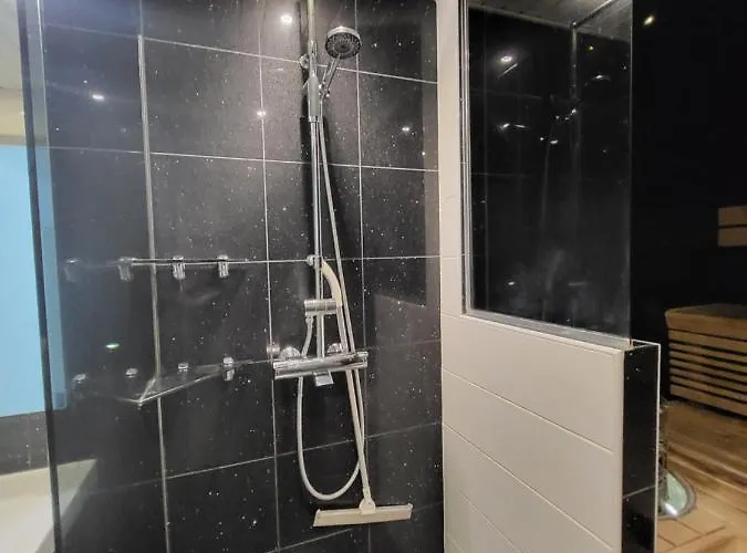 Saunallinen Rivitalon Paeaety Asunto Kahdella Terassilla